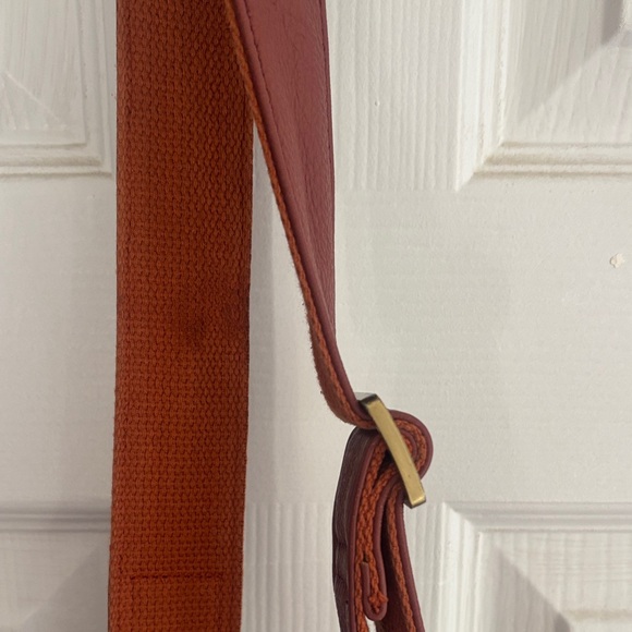 Elegant Brown Crossbody Bag/Mini Backpack - Picture 10 of 11